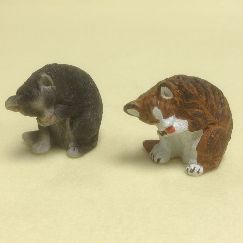 Dolls House Miniature Set of 2 Cats (XZ576)